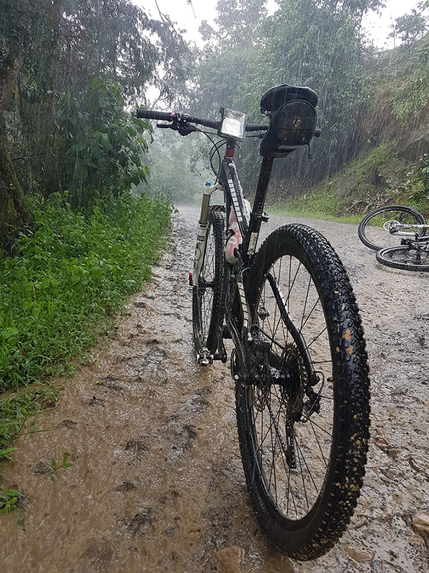 En TodoMountainBike: La foto del día en TodoMountainBike: 'Día de lluvia en Tibacuy'