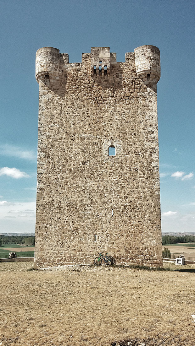 En TodoMountainBike: La foto del día en TodoMountainBike: 'Torre blanca de ajedrez'