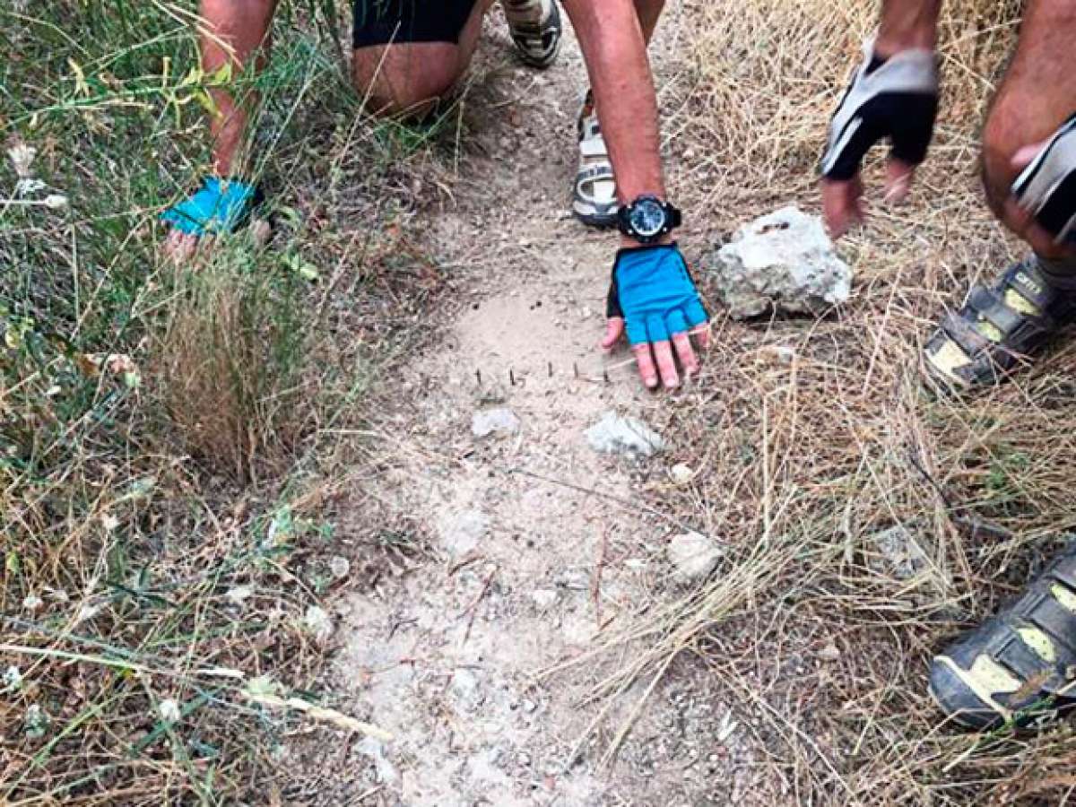 En TodoMountainBike: Alerta en Cataluña: trampas para ciclistas en los senderos de Sant Martí Sarroca (Barcelona)