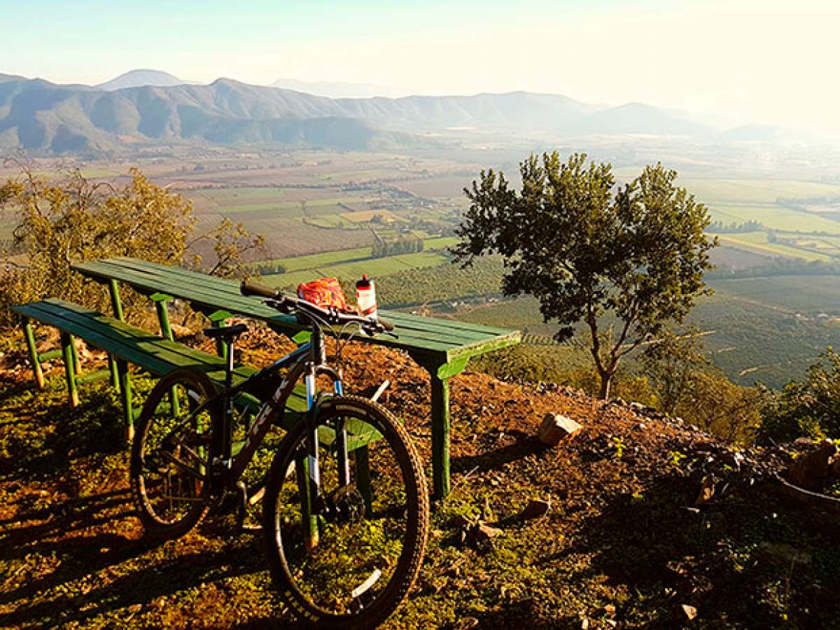 La foto del día en TodoMountainBike: "Subiendo el valle de Carmen Bajo"