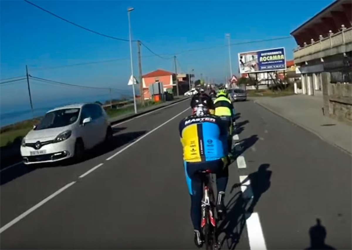En TodoMountainBike: Hace un cambio de sentido, provoca la caída de un ciclista, le pega una calada al cigarro y se da a la fuga