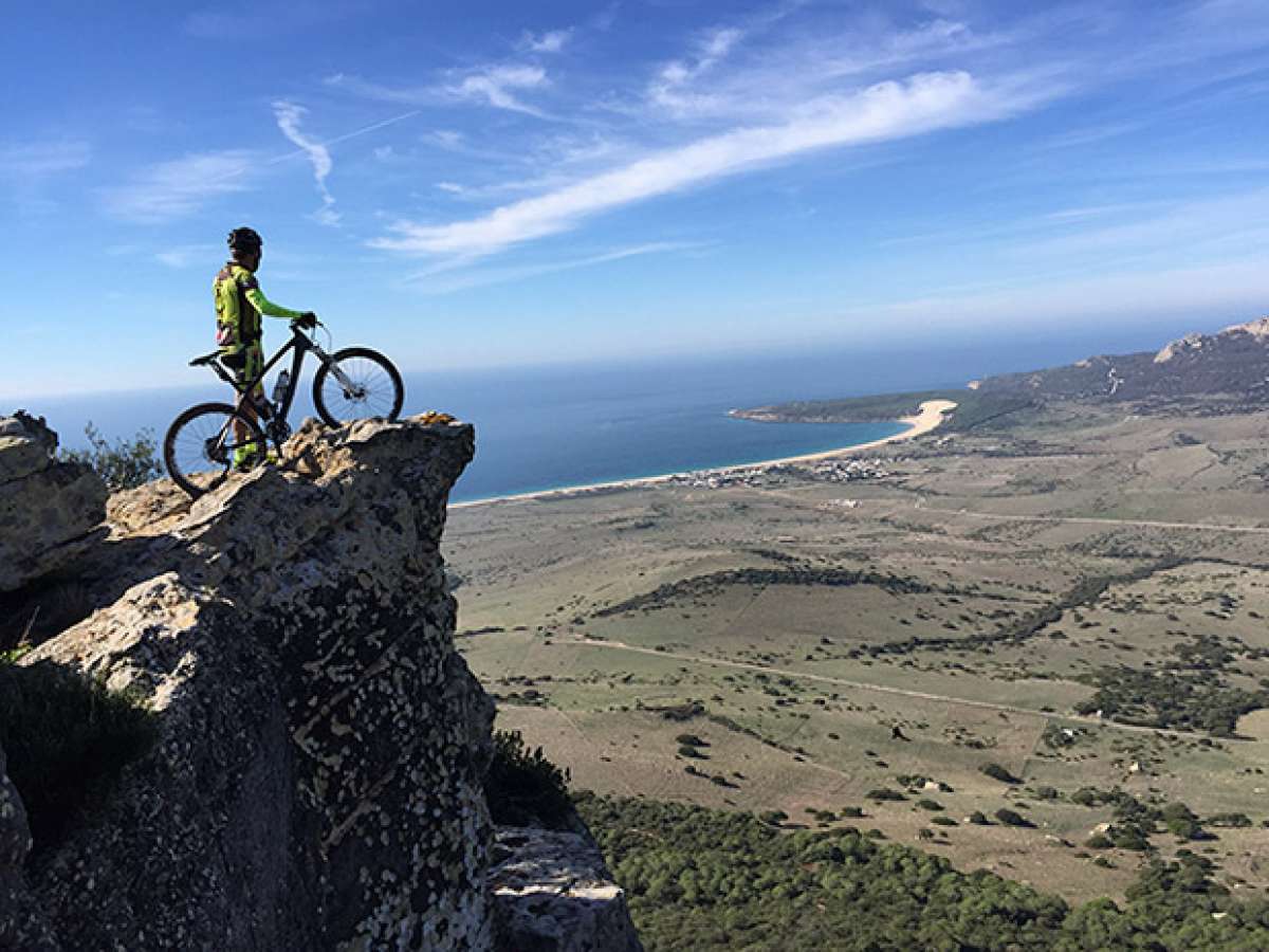 En TodoMountainBike: La foto del día en TodoMountainBike: 'Con vistas a Bolonia (Cádiz)'