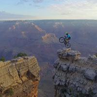 Vittorio Brumotti rodando en el Gran Cañón del Colorado