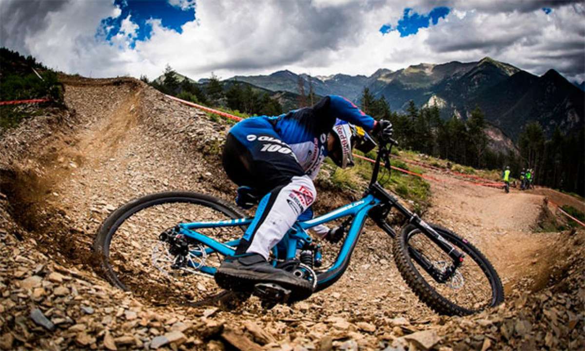 En TodoMountainBike: ¿Enduro o DH? Llegan las zapatillas Giant Line y Giant Shuttle