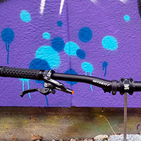 El binomio perfecto para transmisiones electrónicas Shimano Di2: manillar y mando de cambio Zirbel