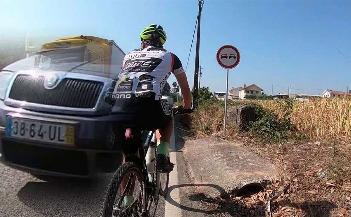 Un ciclista portugués a punto de ser arrollado por dos conductores imprudentes