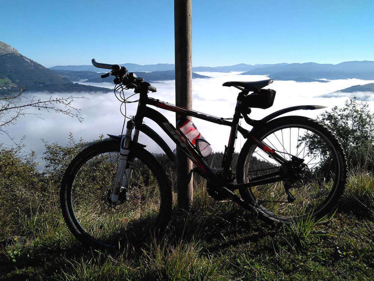 En TodoMountainBike: La foto del día en TodoMountainBike: 'Subiendo a Muru'