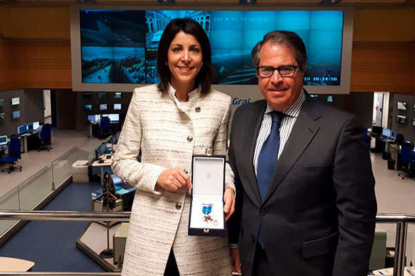 Anna González, impulsora del movimiento #PorUnaLeyJusta, recibe la medalla al Mérito de la Seguridad Vial