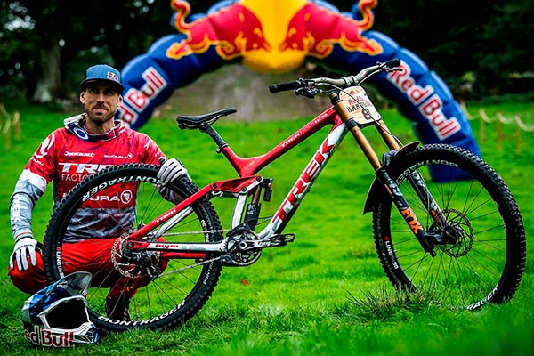 Las bicicletas de los 10 mejores corredores de la Red Bull Hardline 2018