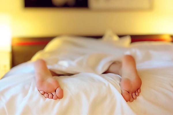 Los dolorosos calambres nocturnos de gemelo: ¿por qué pasa y cómo se pueden prevenir?