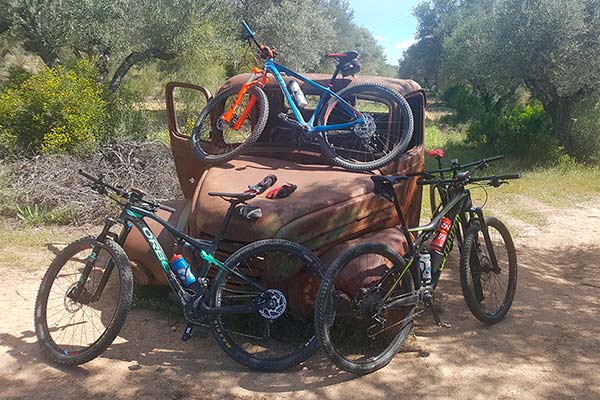 La foto del día en TodoMountainBike: "Camión abandonado"