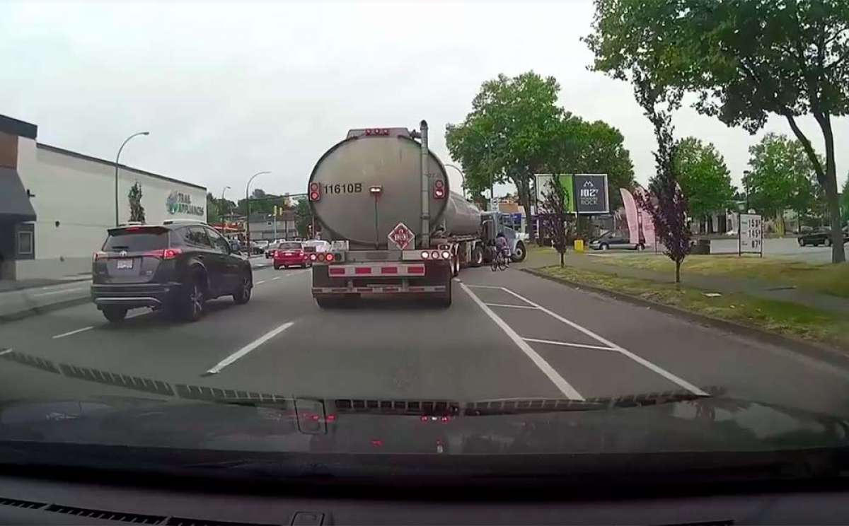 El ángulo muerto de los camiones, un peligro que todo ciclista debe prevenir