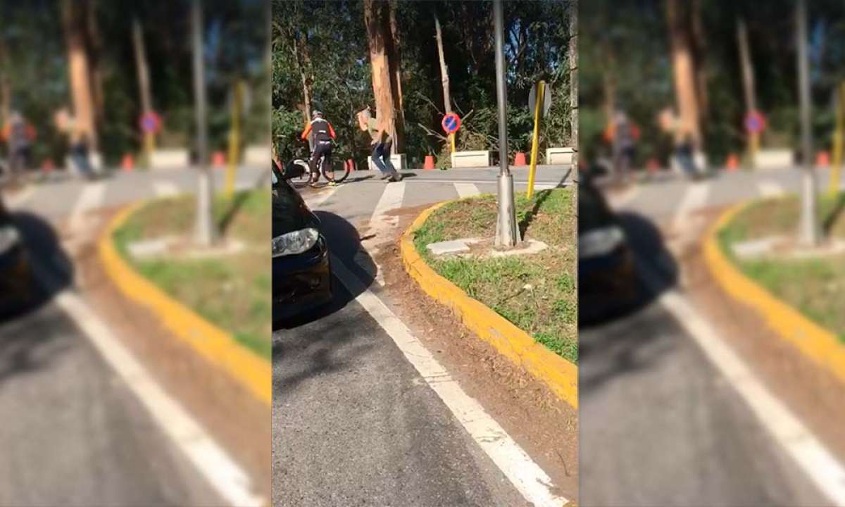 Un camionero de Pontevedra agrede a dos ciclistas con un martillo por 'interponerse en su camino'