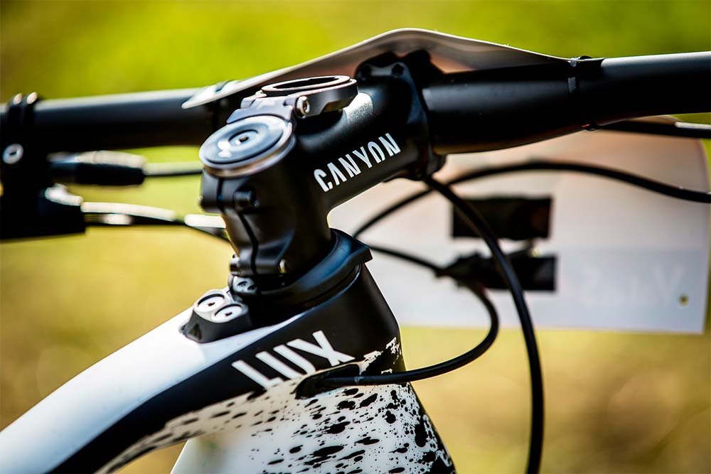 En TodoMountainBike: La Canyon Lux CF SLX personalizada de Mathieu van der Poel para la Copa del Mundo XCO 2018 de Val di Sole