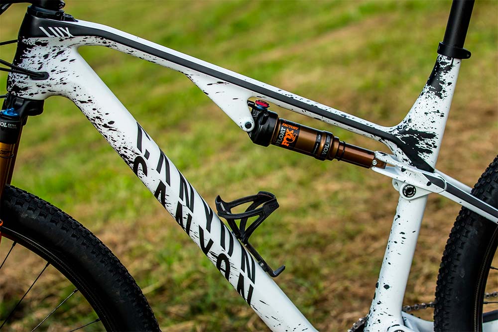 En TodoMountainBike: La Canyon Lux CF SLX personalizada de Mathieu van der Poel para la Copa del Mundo XCO 2018 de Val di Sole