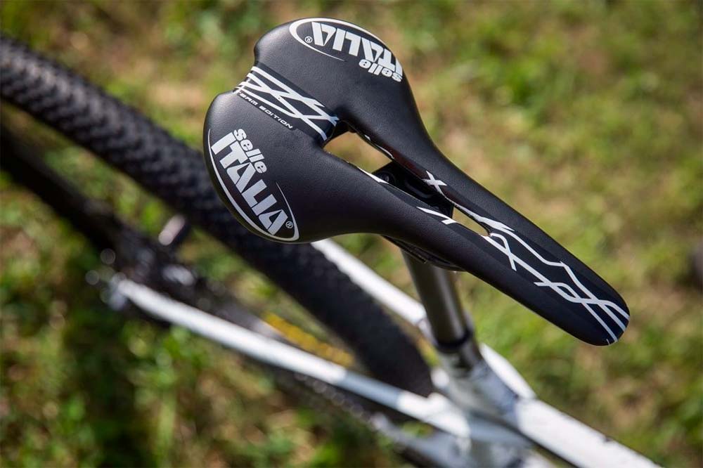 En TodoMountainBike: La Canyon Lux CF SLX personalizada de Mathieu van der Poel para la Copa del Mundo XCO 2018 de Val di Sole