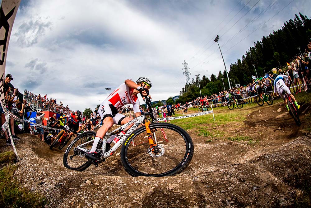 En TodoMountainBike: La Canyon Lux CF SLX personalizada de Mathieu van der Poel para la Copa del Mundo XCO 2018 de Val di Sole