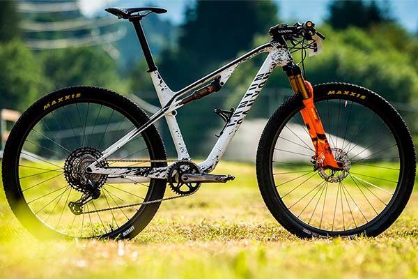 La Canyon Lux CF SLX personalizada de Mathieu van der Poel para la Copa del Mundo XCO 2018 de Val di Sole