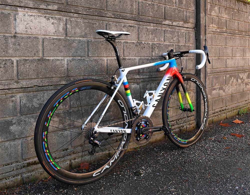 En TodoMountainBike: La Canyon Ultimate CF SLX Rainbow Edition de Alejandro Valverde