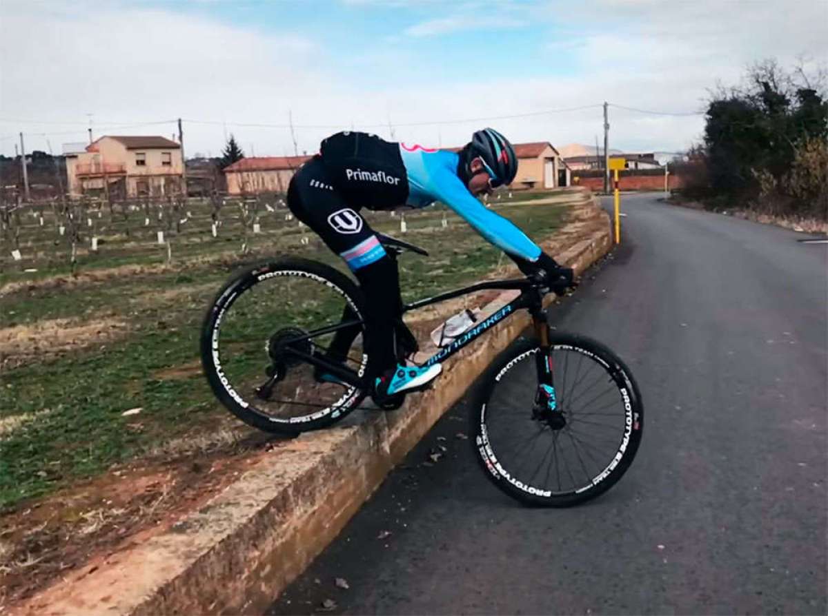 En TodoMountainBike: ¿Cómo bajar un escalón de altura importante con la bicicleta? Carlos Coloma lo explica