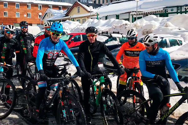 Un día en las pistas nevadas de Panticosa con Carlos Coloma e Ibon Zugasti