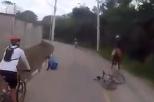 ¿Por qué los ciclistas deben dejar una buena distancia de seguridad al adelantar a un jinete con su caballo?