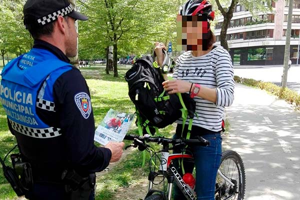 Una ciclista de Pamplona se cae de la bicicleta y le ponen una multa de 1.000 euros: triplicaba la tasa de alcohol permitida