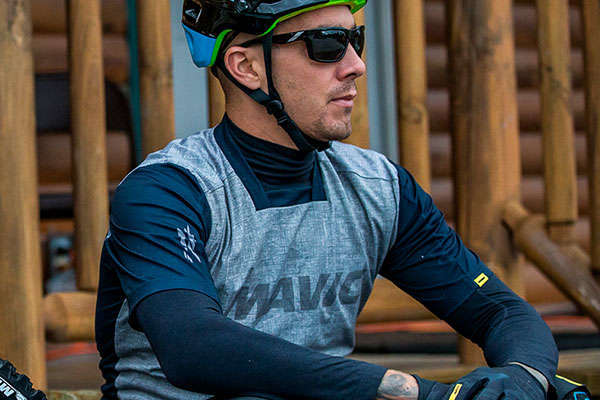 Mavic actualiza la colección Deemax Pro: dos maillots, un baggy y un culotte interior para amantes del All Mountain