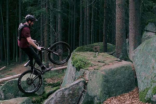 La Commencal META HT AM de 2019 en acción con Dominik Puffer