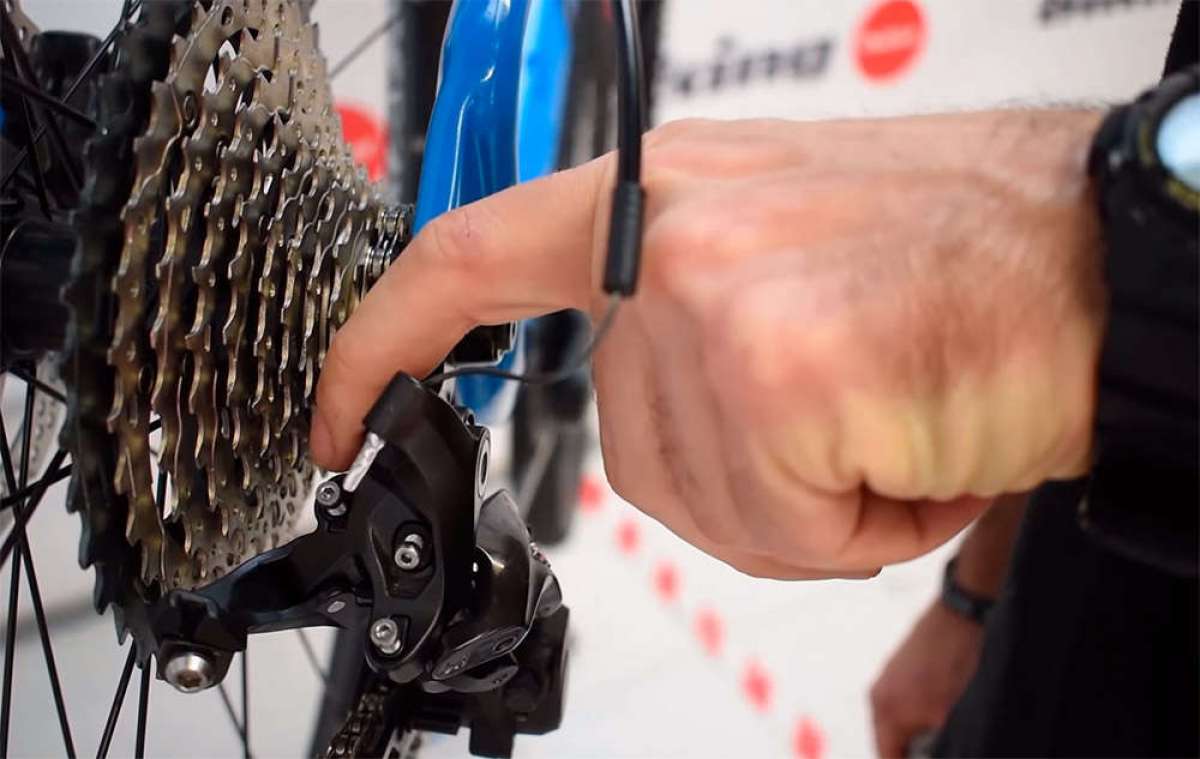 En TodoMountainBike: ¿Cómo ajustar un desviador trasero con el cable de cambio roto? Biking Point tiene la respuesta