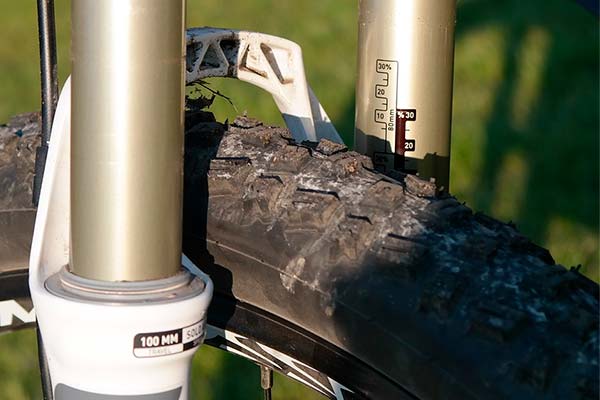 Para ciclistas de todos los niveles: cómo ajustar el SAG de las suspensiones, paso a paso