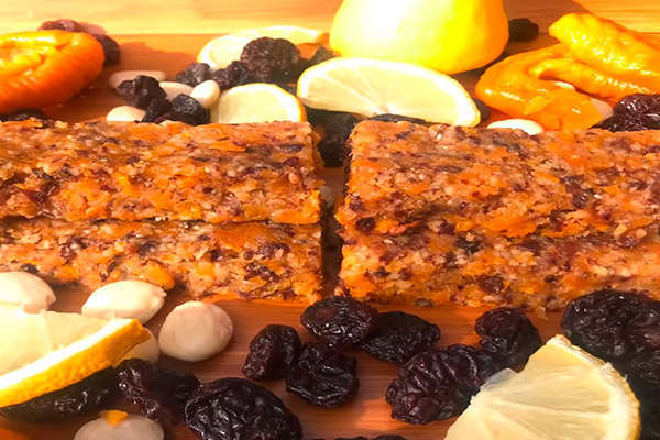 ¿Cómo hacer barritas energéticas caseras sin gluten? Carlos y Marta Verona lo explican