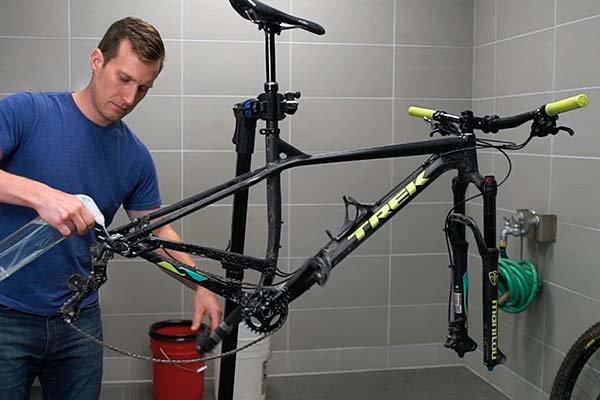 ¿Cómo limpiar correctamente una bicicleta? Trek Bikes lo explica