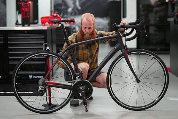 ¿Qué hay que revisar en la bicicleta antes de una salida? Trek Bikes lo explica