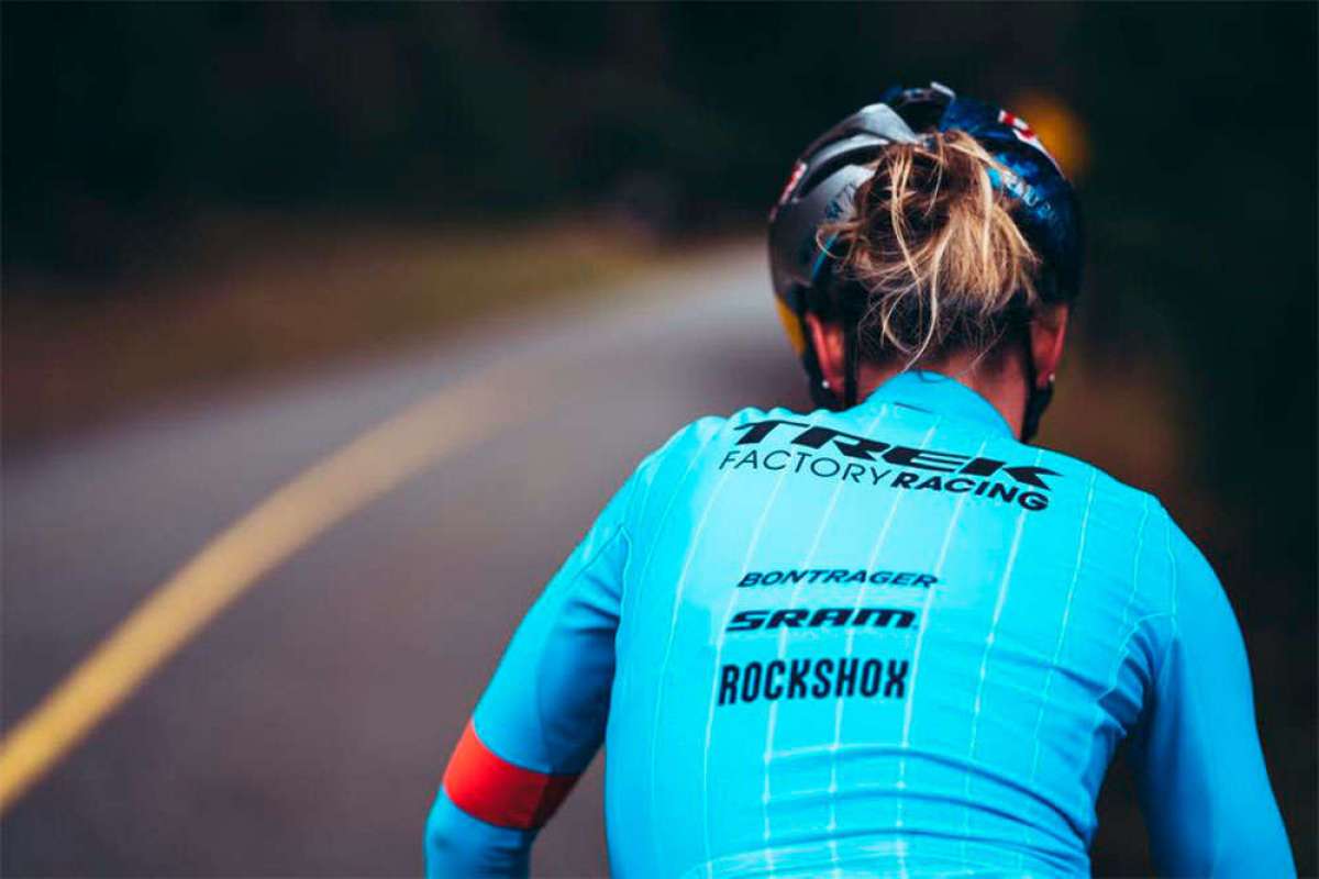Las corredoras de la estructura Trek Factory Racing en acción