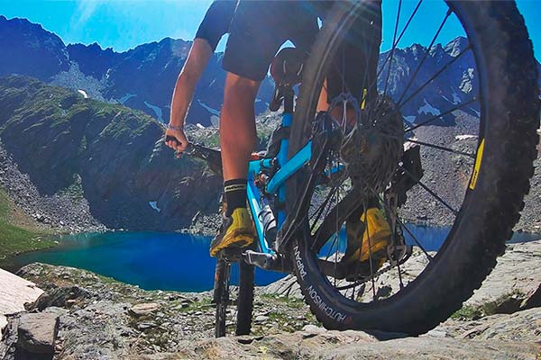 De Hendaia (País Vasco) a Banyuls-sur-Mer (Francia), la aventura de Tito Tomasi cruzando los Pirineos