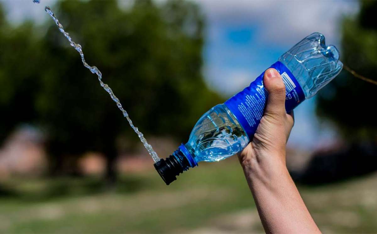 CuloClean, un práctico tapón que convierte cualquier botella de plástico en  un bidé portátil