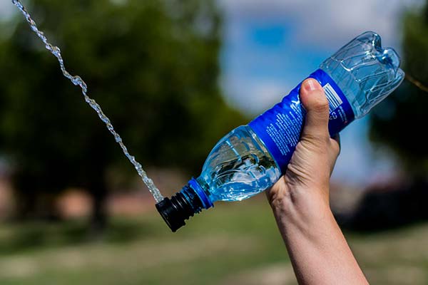 CuloClean, un práctico tapón que convierte cualquier botella de plástico en un bidé portátil