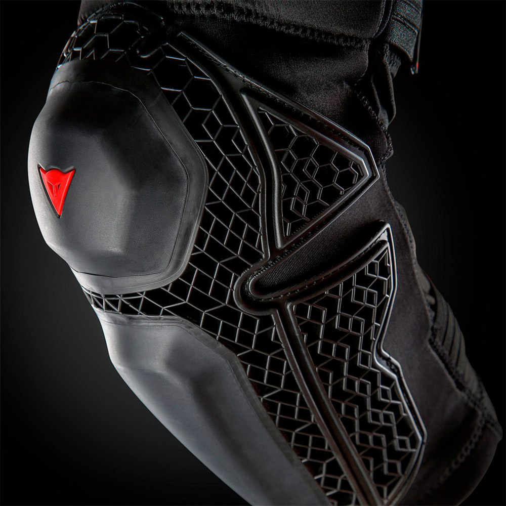 En TodoMountainBike: Dainese Enduro Knee Guard, una rodillera de alto rendimiento con una compleja construcción híbrida