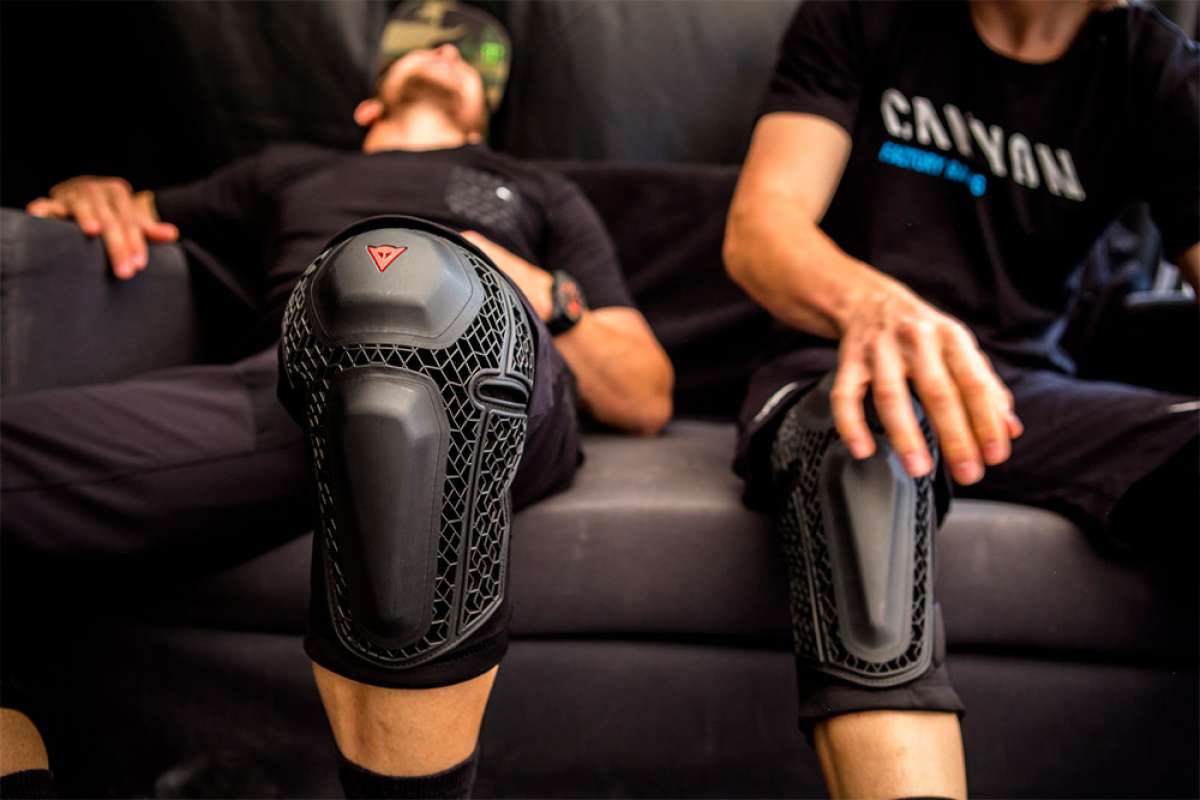 En TodoMountainBike: Dainese Enduro Knee Guard, una rodillera de alto rendimiento con una compleja construcción híbrida