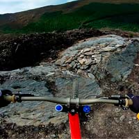 Dan Atherton rodando en Gales con su bicicleta y una GoPro Hero 7 Black