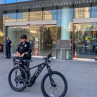 El Departamento de Policía de Los Ángeles (LAPD) estrena una flota de 20 bicicletas eléctricas de Bulls