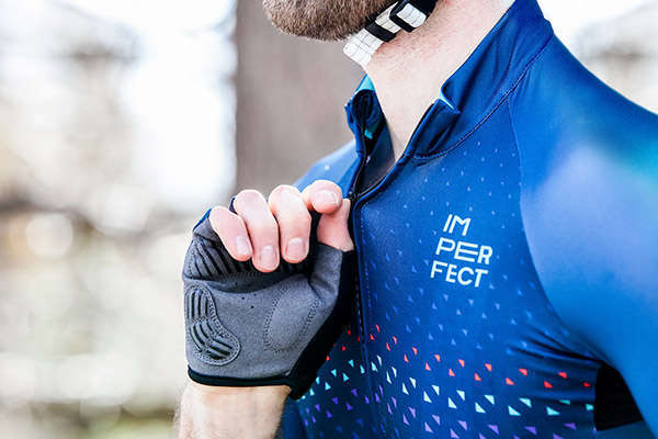 Deporvillage lanza al mercado su propia marca de ropa ciclista: Imperfect
