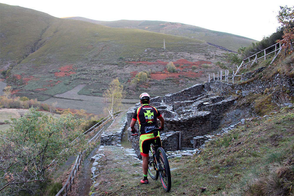 En TodoMountainBike: La dureza y aventura del Dakar trasladada a una prueba MTB: nace el Desafío Caballero Negro Bike