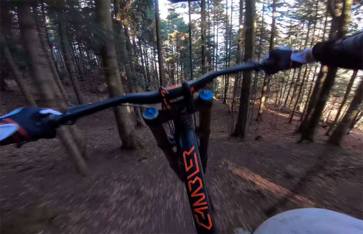 En TodoMountainBike: Rodando a toda velocidad por una línea 'casera' con Raph Roblès y su Scott Gambler