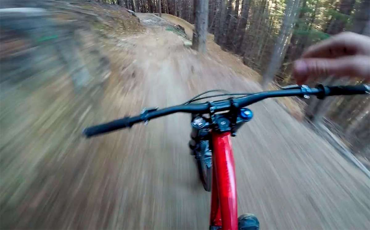 En TodoMountainBike: Espectacular descenso (sin manos) de Antoine Boulard en un sendero de Queenstown