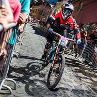 Los descensos de Johannes Fischbach y Brook MacDonald en el Red Bull Valparaíso Cerro Abajo 2018