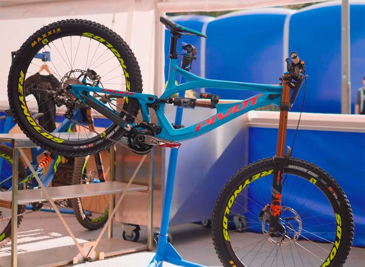 En TodoMountainBike: Todos los detalles de la Pivot Phoenix Carbon de Bernard Kerr, explicados por el propio corredor