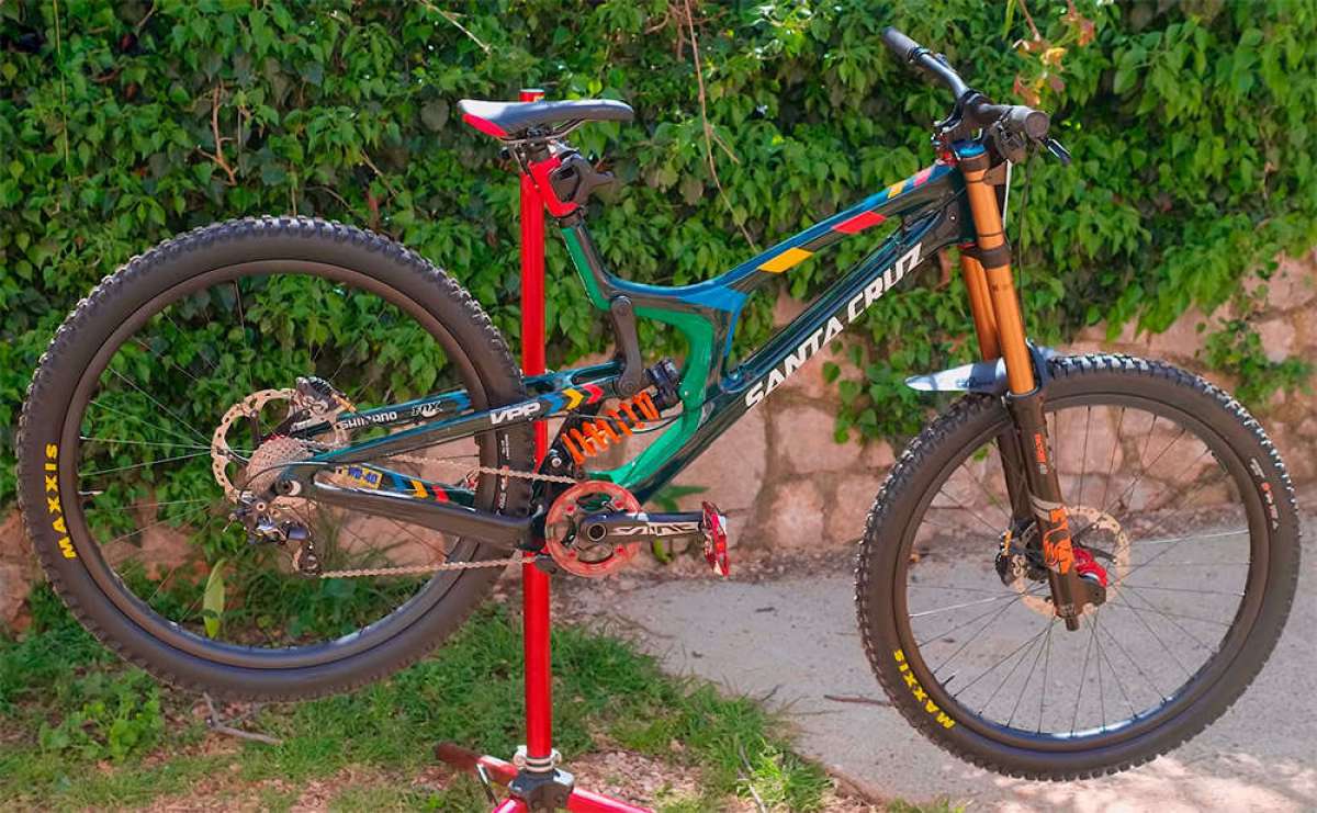 En TodoMountainBike: Todos los detalles de la Santa Cruz V10 29 de Greg Minnaar, explicados por el propio piloto