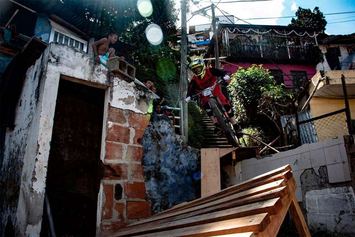 En TodoMountainBike: El Downhill Challenge Medellín 2018 logra el récord Guinness a la carrera de DH urbano más larga del mundo